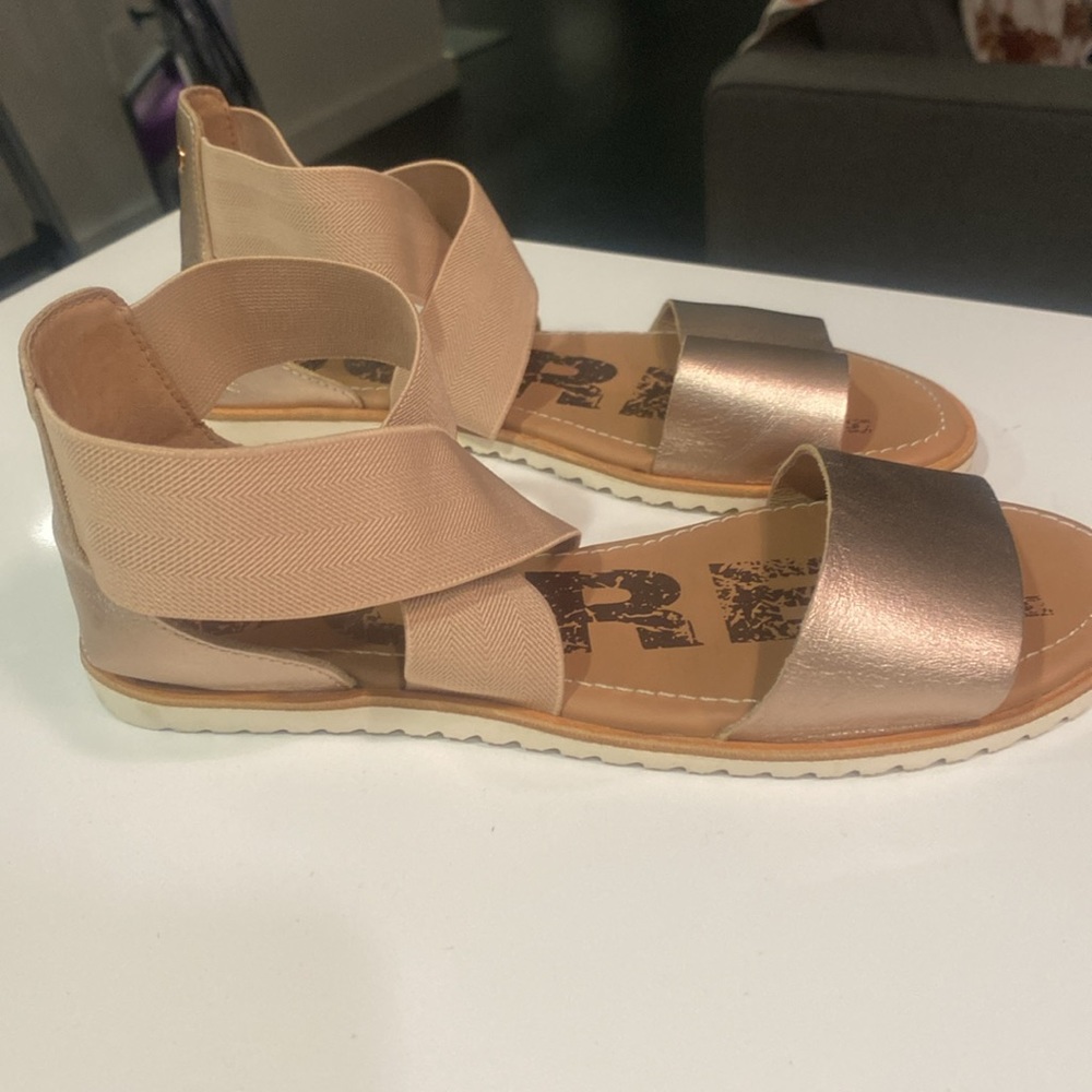 Sorel sandals size 7.5
